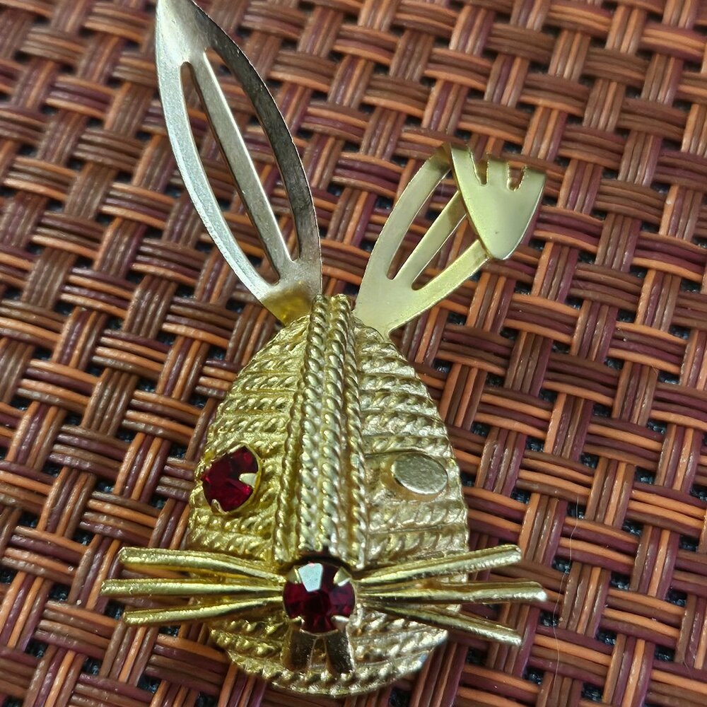 Vintage Sarah Coventry Winking Rabbit Brooch